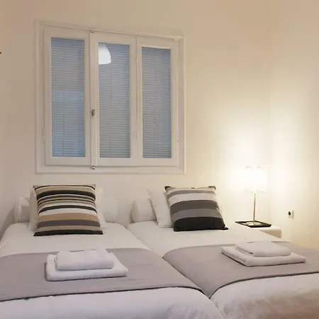 Iiyssia Apartment *